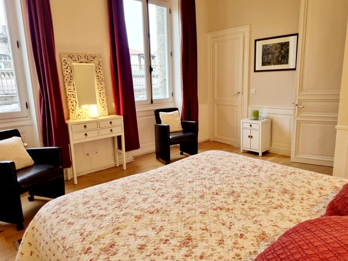 Face A L'Hotel De Ville Grand Et Lumineux Appartement Ангулем Экстерьер фото