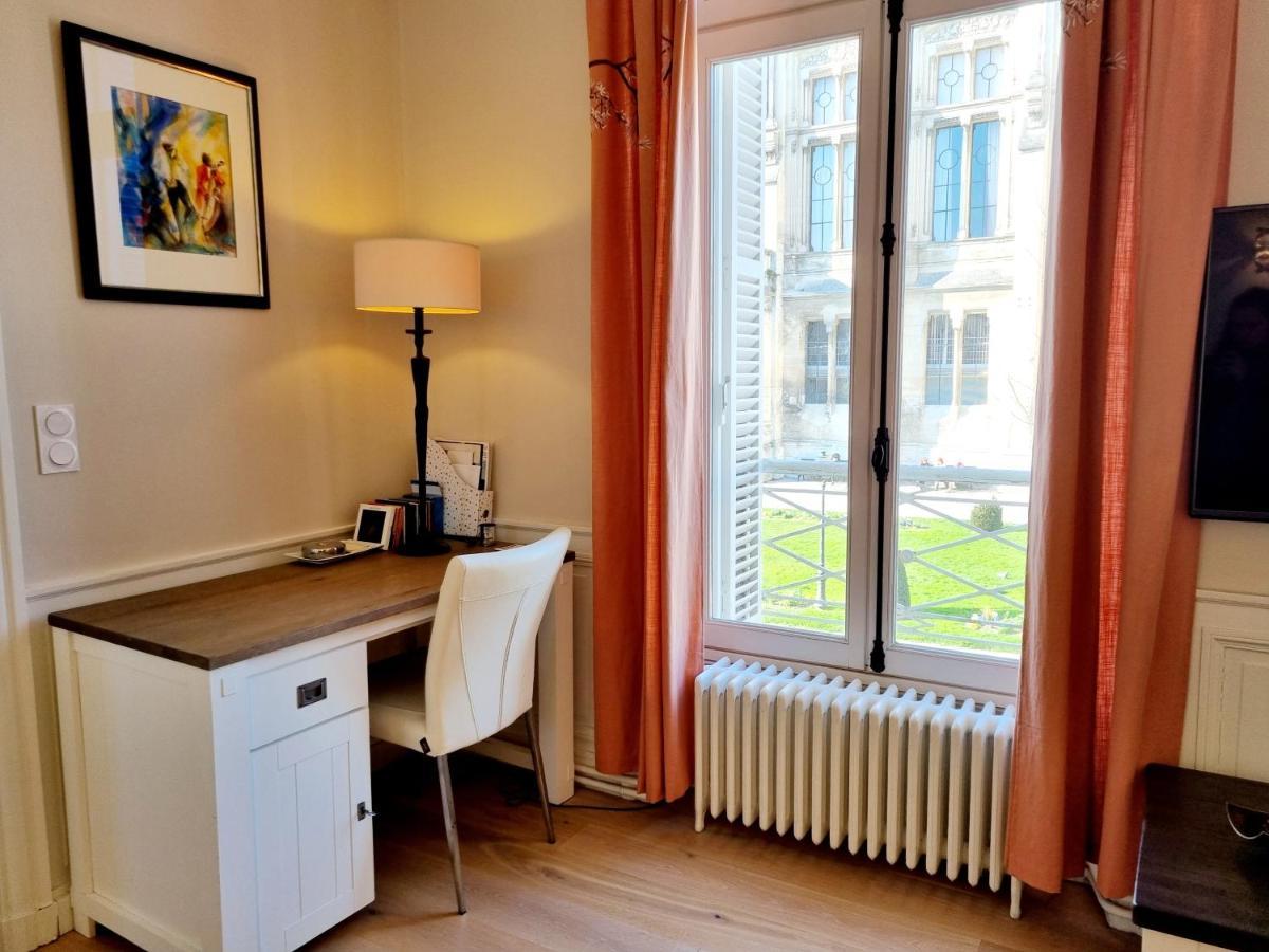 Face A L'Hotel De Ville Grand Et Lumineux Appartement Ангулем Экстерьер фото